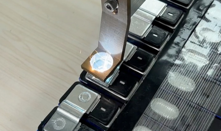 精密電池激光焊接機(jī)售后服務(wù)政策